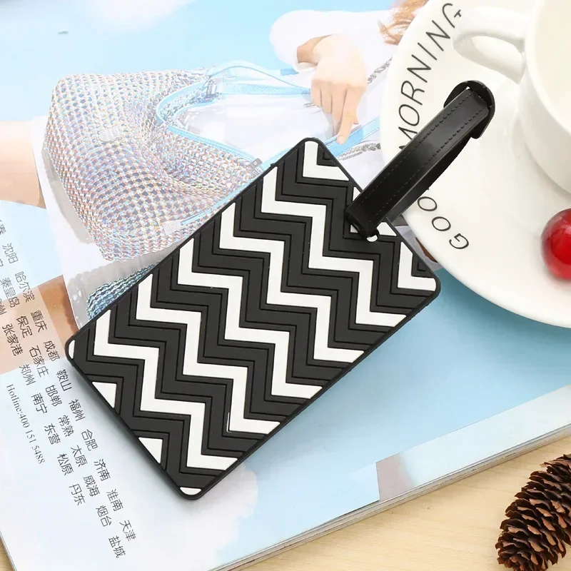 Geometric Luggage Tags for Wom - đánh giá và giá Travel Accessories Kit For Men